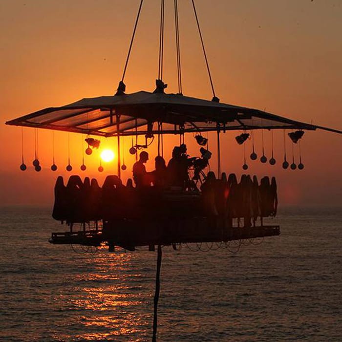 التنقل إلى Dinner in the Sky