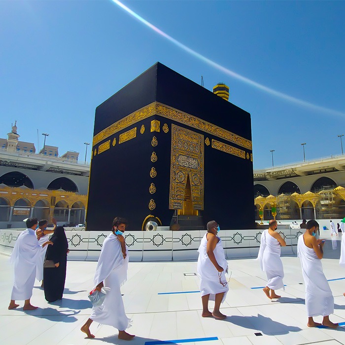 Navigating to the Affordable Umrah by Bus from UAE | 10-Day Group Package (1447 Hijri)
