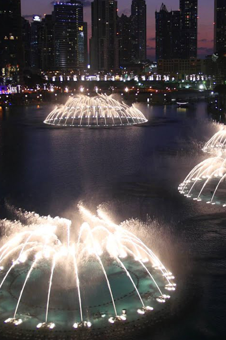 Aquaventure Waterpark + Dubai Fountain Walk Bridge DoJoin