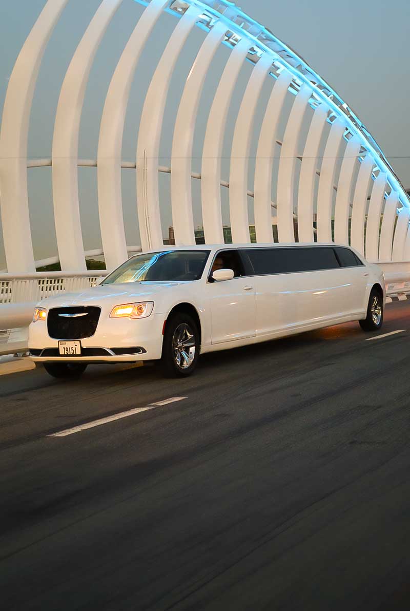 MNH Private Luxury Chrysler Limousine